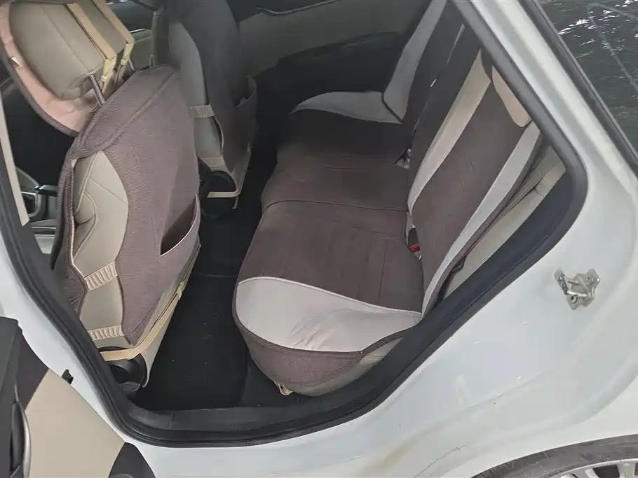 Buick Excelle 2015 — фото 11