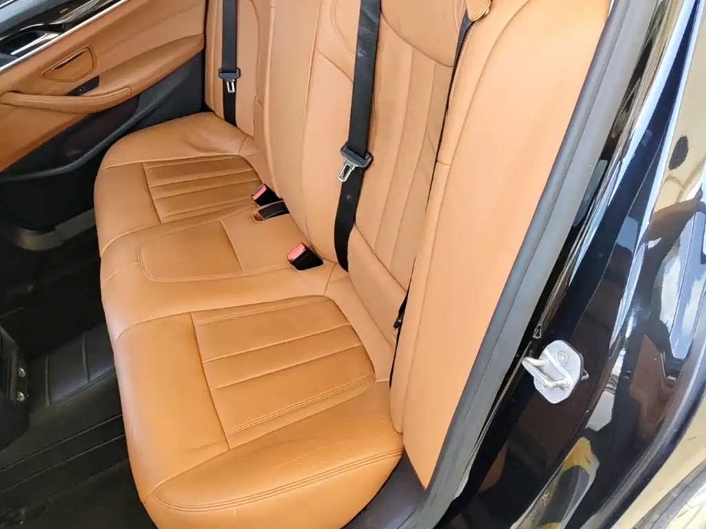BMW 5 Series 2017 — фото 17