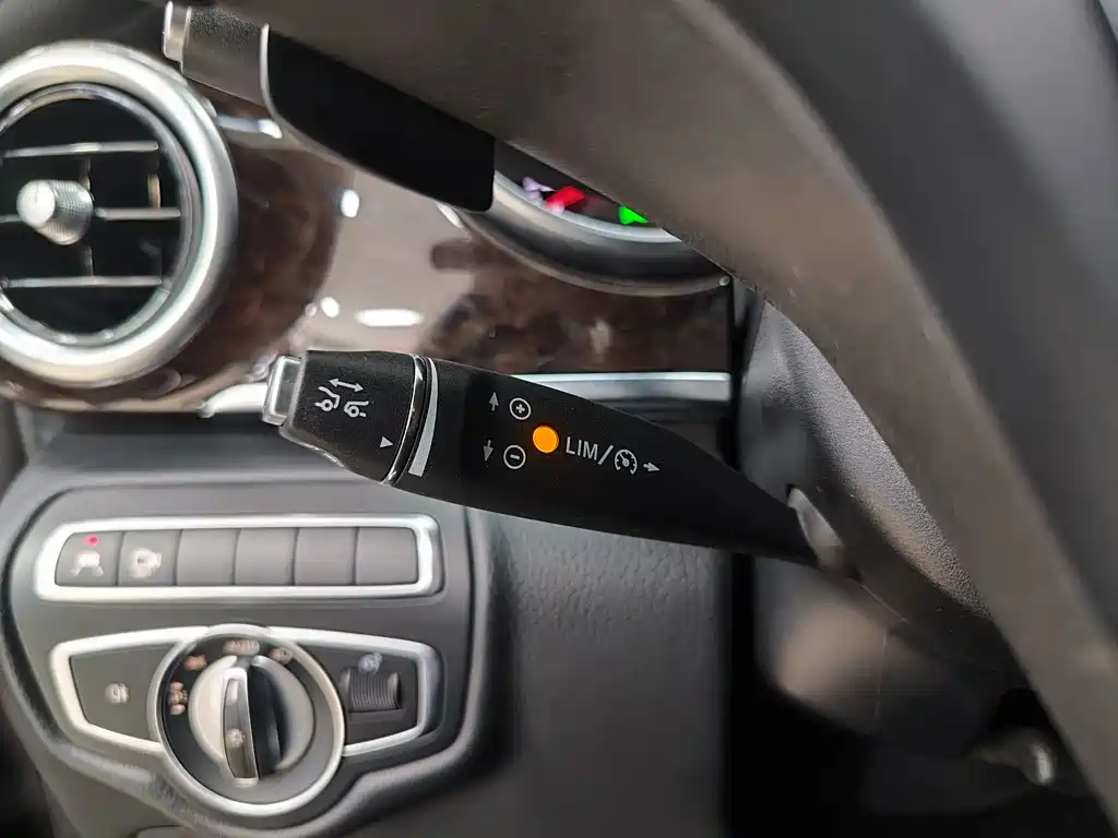 Mercedes-Benz V-Class 2018 — фото 14