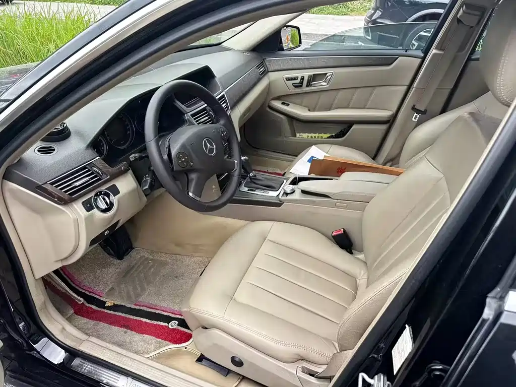 Mercedes-Benz E-Class 2011 — фото 10