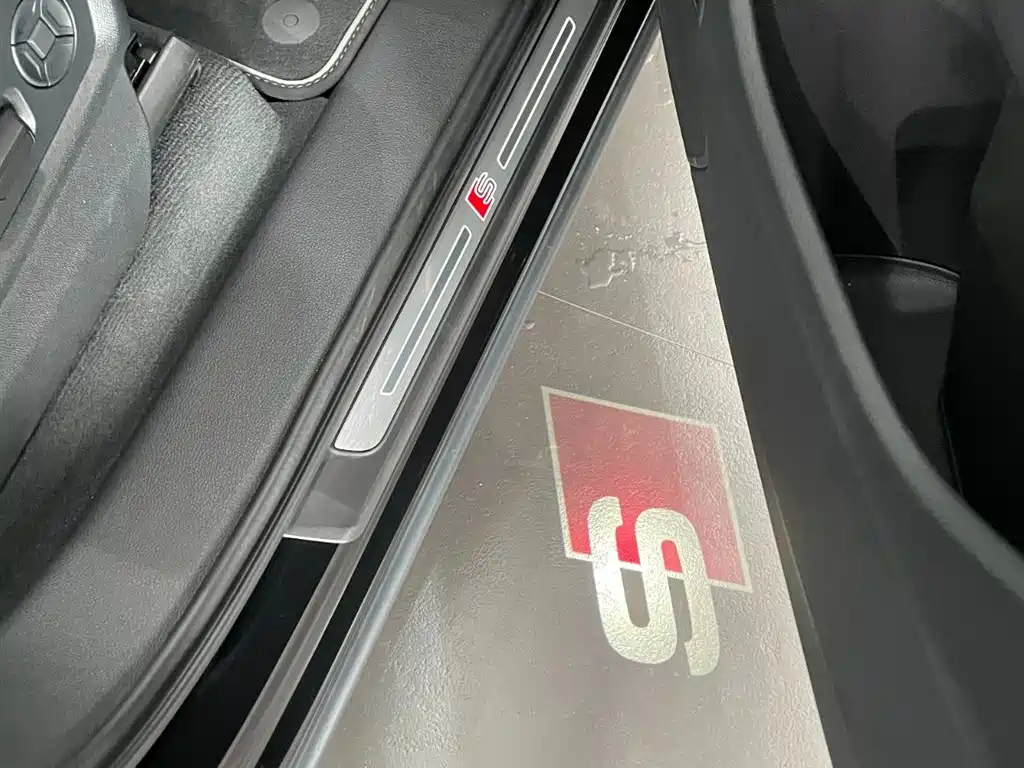Audi Q7 2025 — фото 11