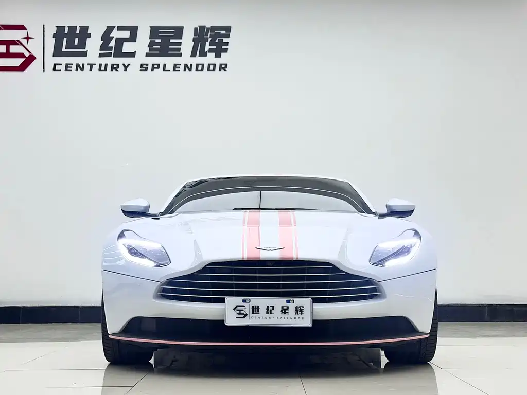 Aston Martin DB11 2020 — фото 3