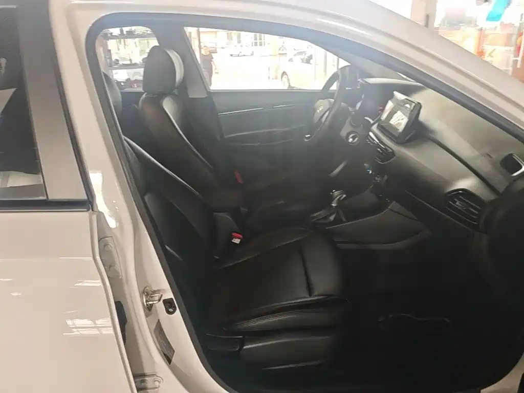 Hyundai Elantra 2019 — фото 25