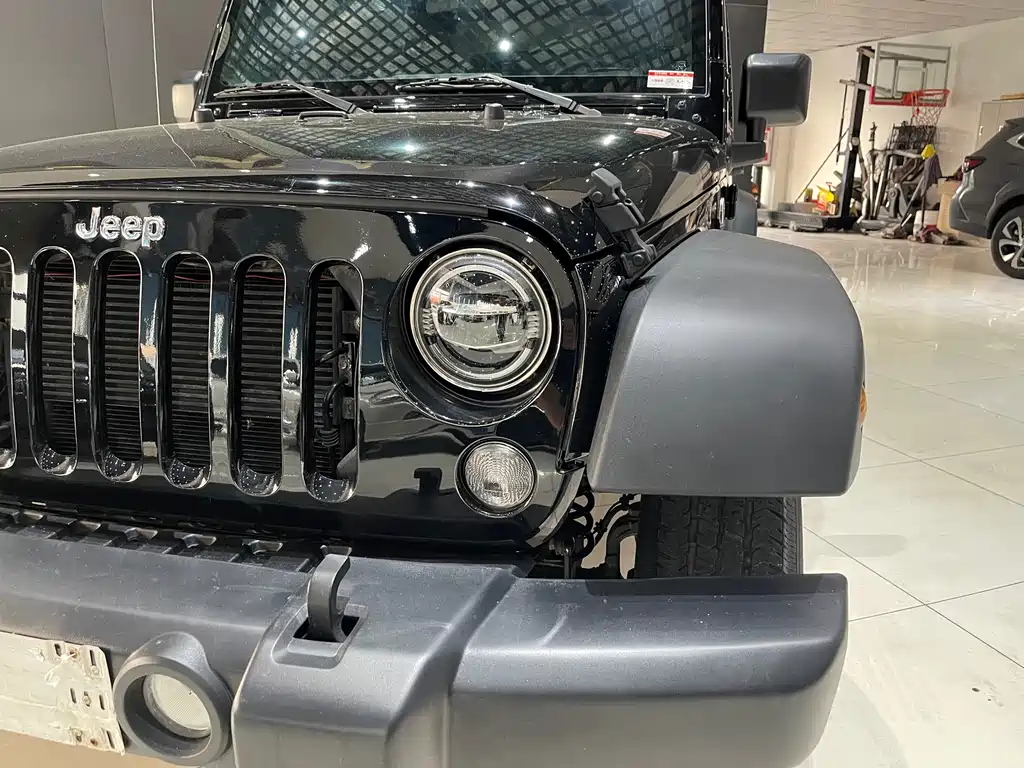Jeep Wrangler 2016 — фото 10