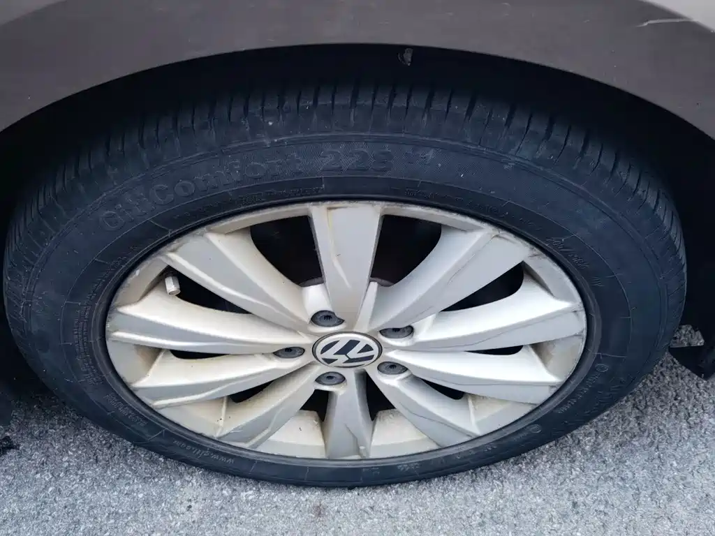 Volkswagen Sagitar 2016