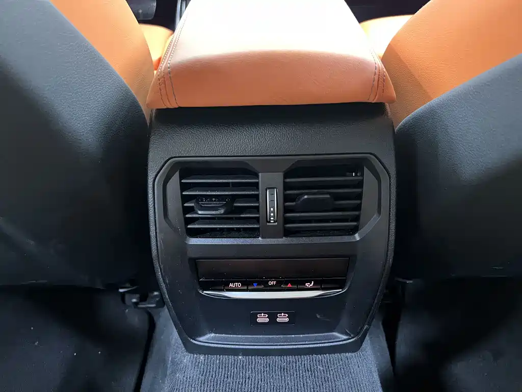 BMW M3 2025 — фото 19