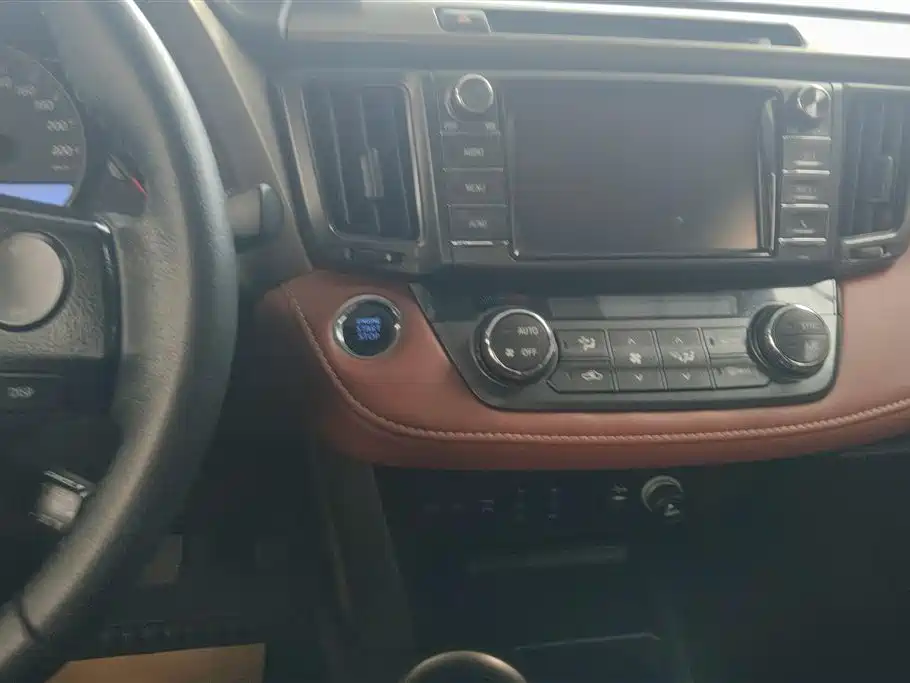 Toyota RAV4 2015 — фото 13