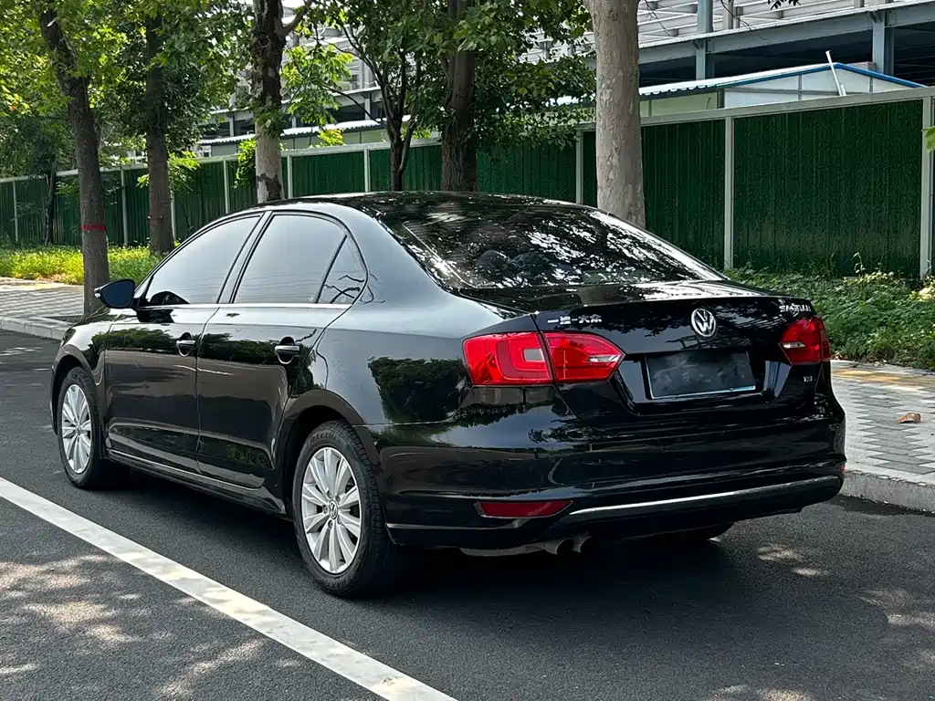 Volkswagen Sagitar 2015