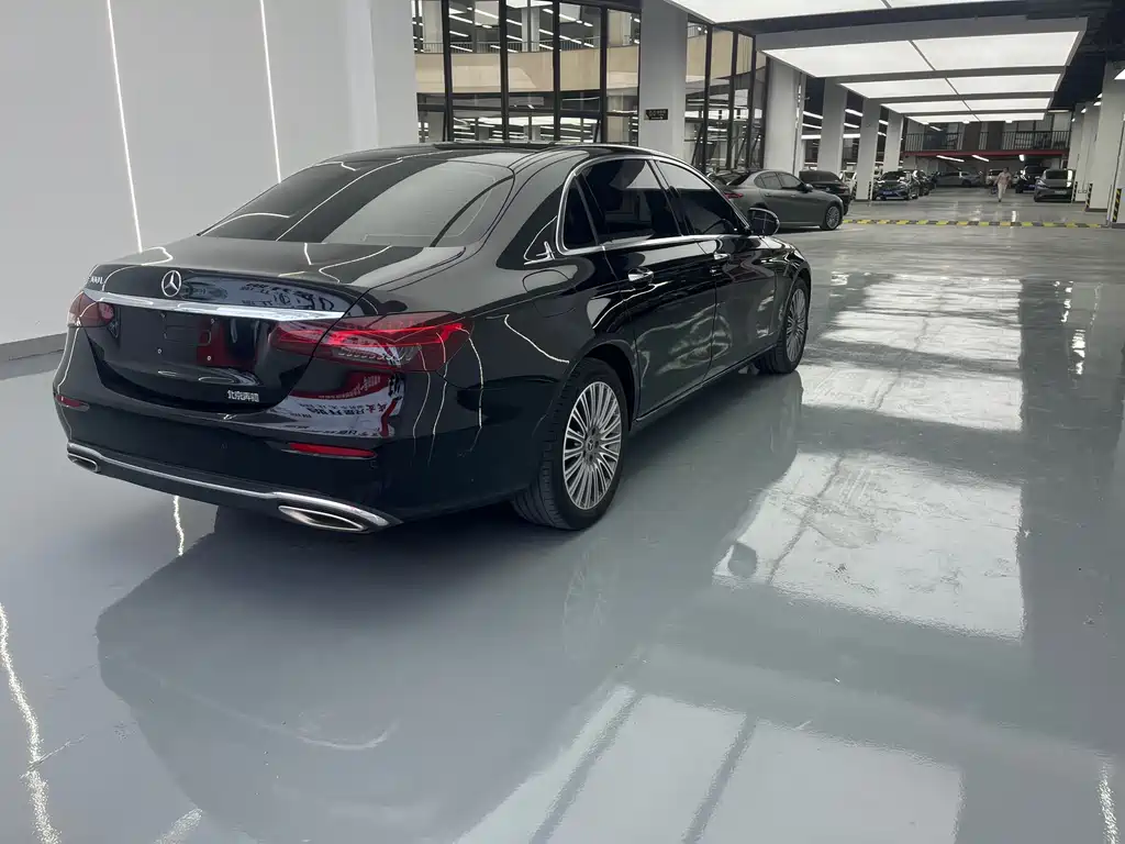 Mercedes-Benz E-Class 2023 — фото 10