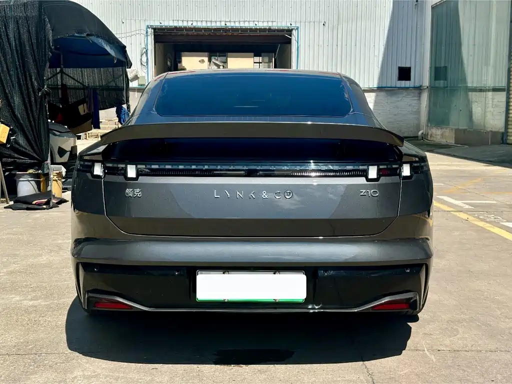 Lynk & Co Z10 2025