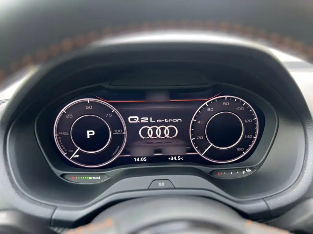 Audi Q2L e-tron 2022 — фото 14