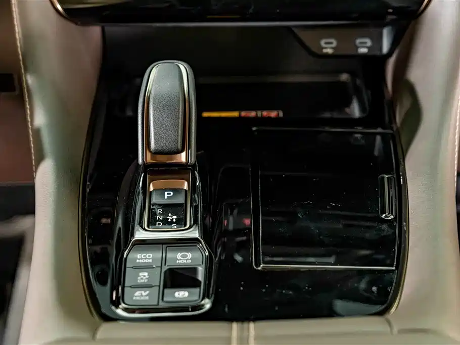 Toyota Alphard 2024 — фото 16
