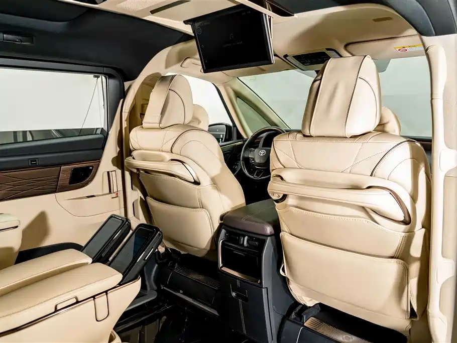 Toyota Alphard 2024 — фото 29