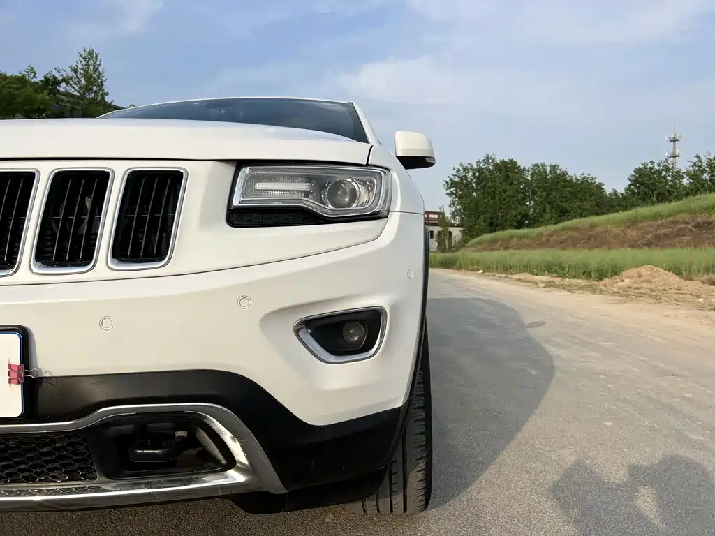 Jeep Grand Cherokee 2017 — фото 20