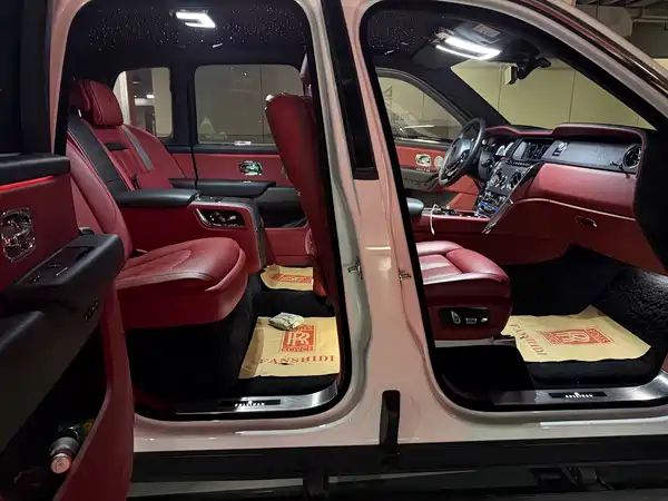 Rolls-Royce Cullinan 2024