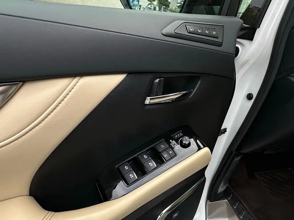 Toyota Alphard 2021 — фото 25