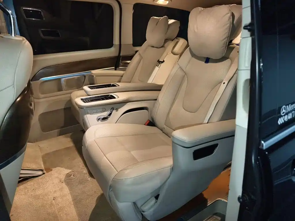 Mercedes-Benz V-Class 2022 — фото 15