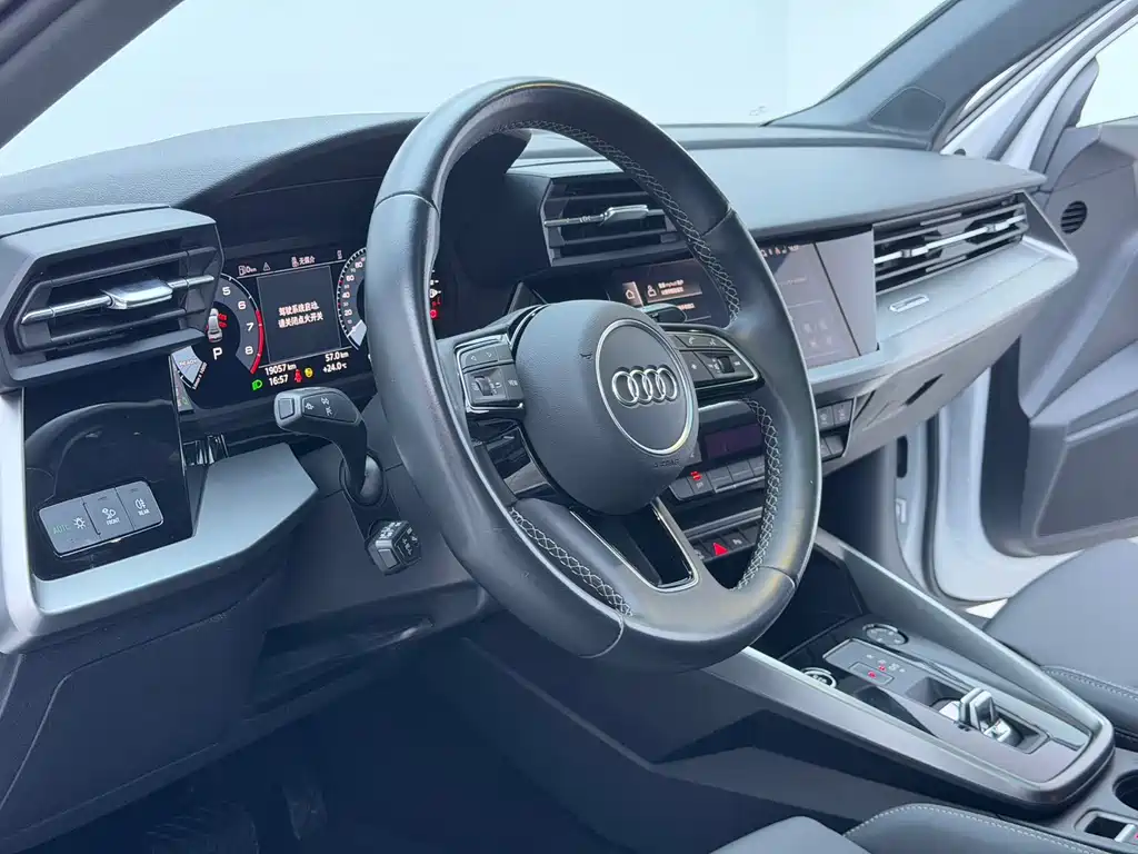 Audi A3 2023 — фото 12