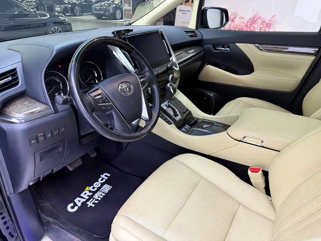 Toyota Vellfire 2023 — фото 13