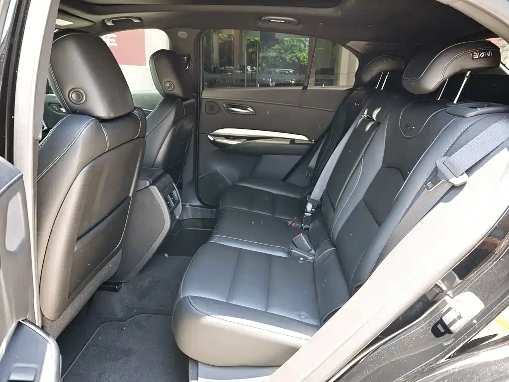 Cadillac XT4 2019 — фото 11