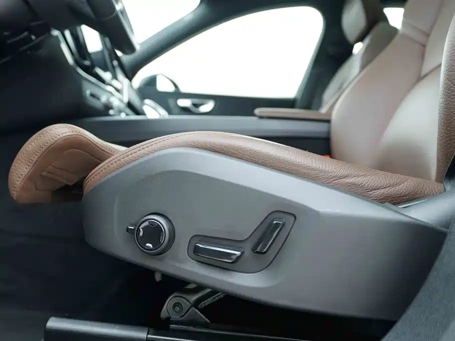 Volvo XC60 2024 — фото 13