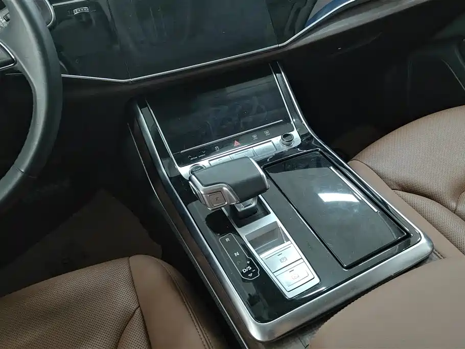Audi Q7 2023 — фото 16