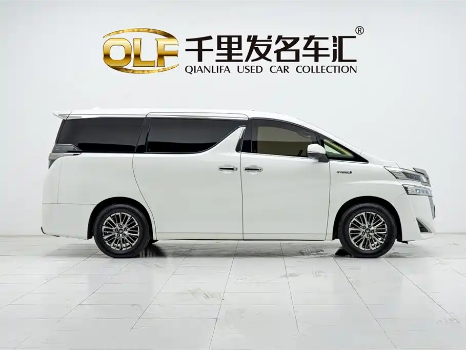 Toyota Vellfire 2021 — фото 8