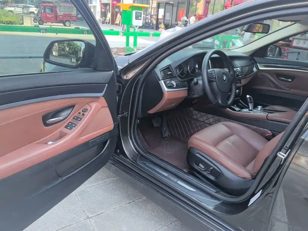 BMW 5 Series 2015 — фото 16