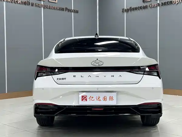 Hyundai Elantra 2022