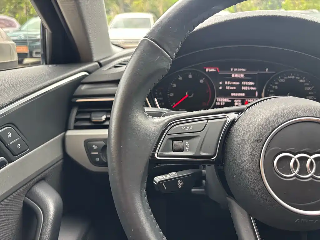 Audi A4L 2018 — фото 18