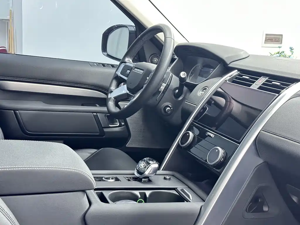 Land Rover Discovery 2023 — фото 15
