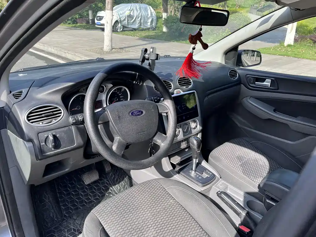 Ford Focus 2013 — фото 13