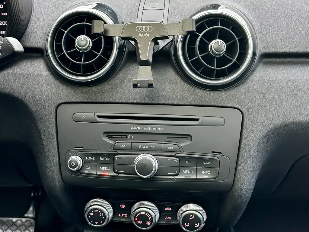 Audi A1 2014 — фото 14