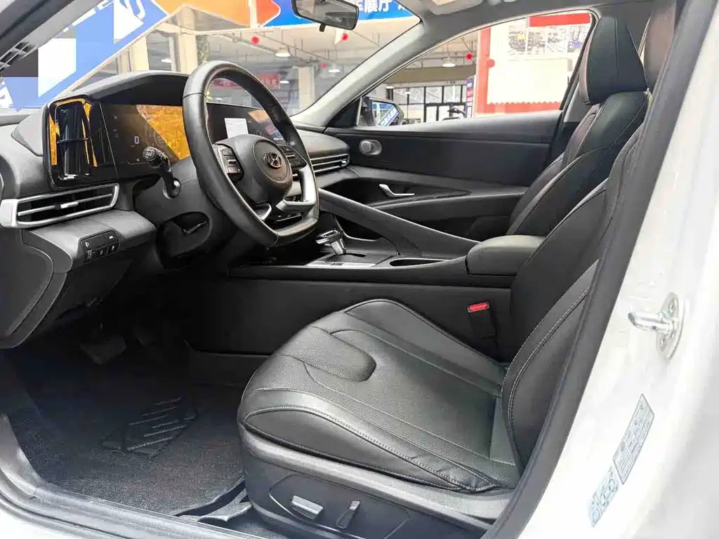 Hyundai Elantra 2023