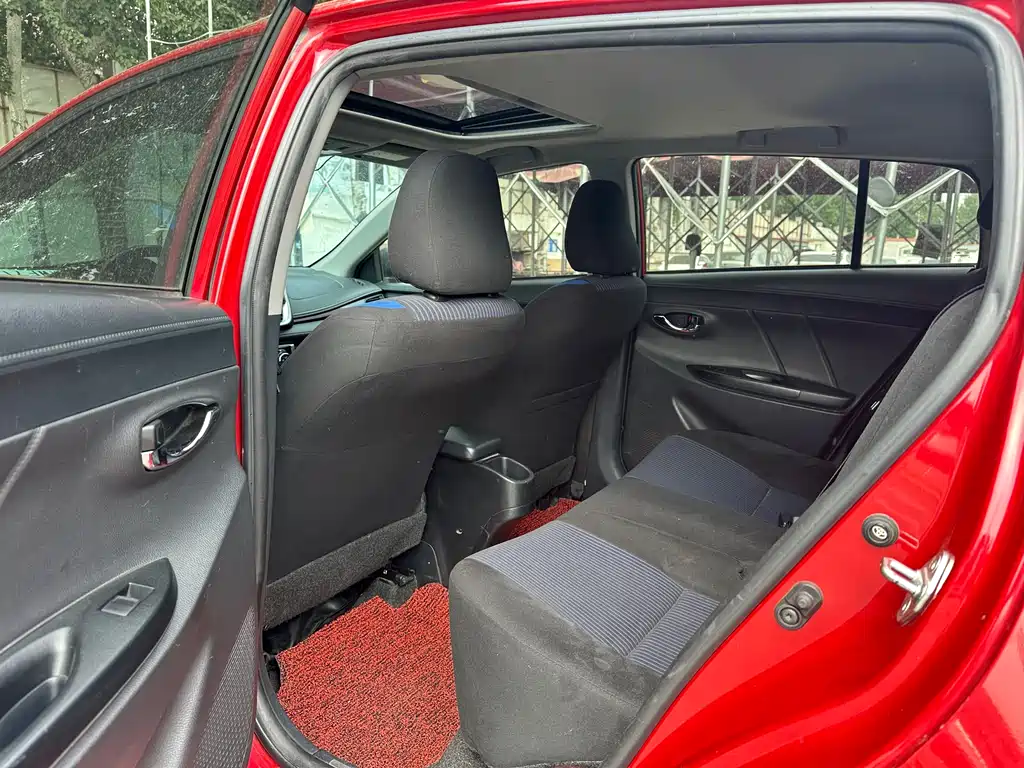 Toyota Yaris L 2018 — фото 12