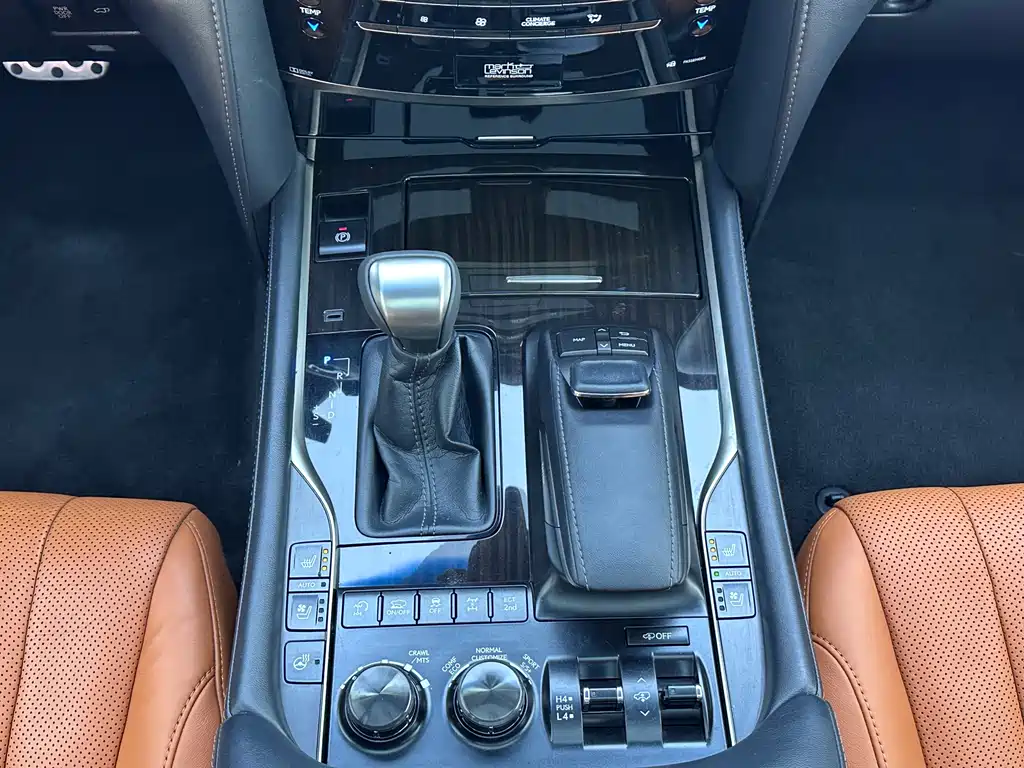 Lexus LX 2017 — фото 19