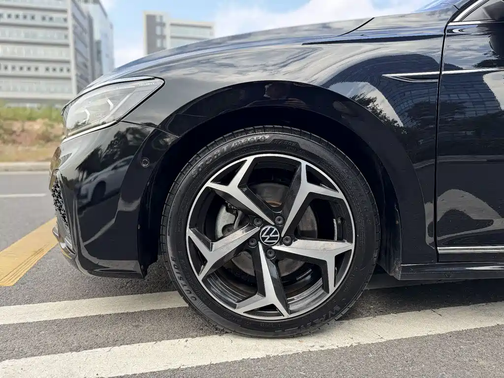 Volkswagen Passat 2023