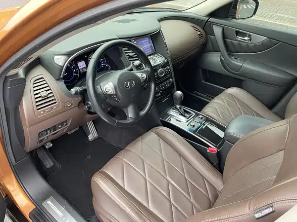 Infiniti QX70 2013