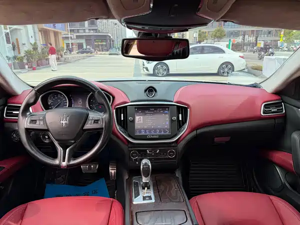 Maserati Ghibli 2015