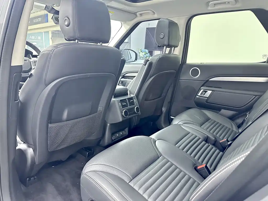 Land Rover Discovery 2023 — фото 13