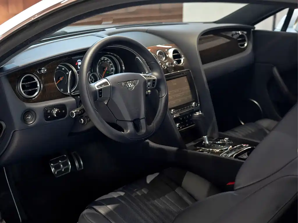 Bentley Continental 2017 — фото 11