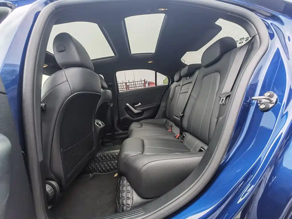 Mercedes-Benz A-Class 2022 — фото 12
