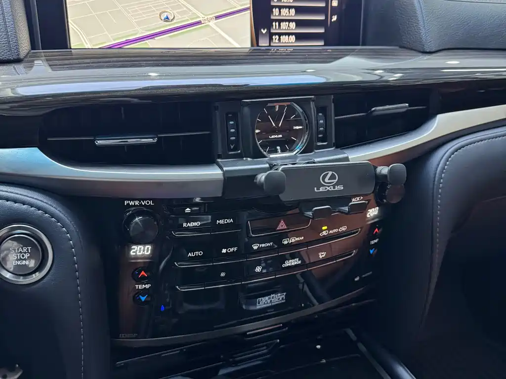 Lexus LX 2019 — фото 12