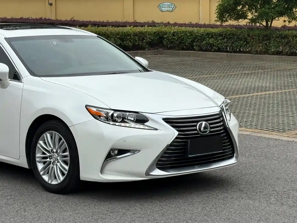 Lexus ES 2017 — фото 4