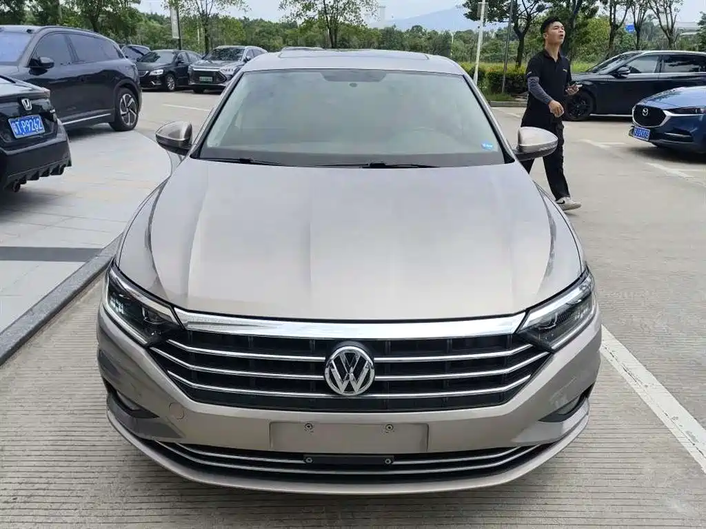 Volkswagen Sagitar 2020