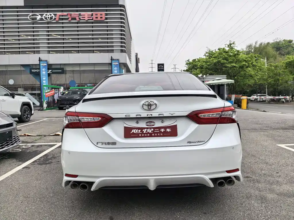 Toyota Camry 2019 — фото 8