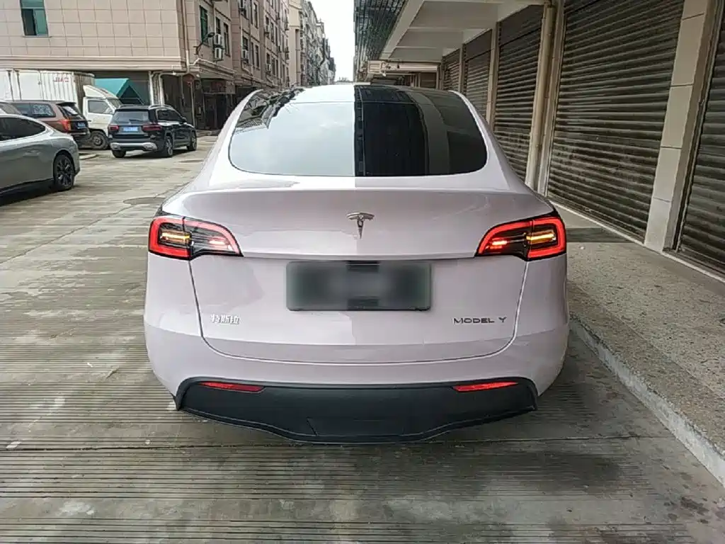 Tesla Model Y 2022 — фото 6