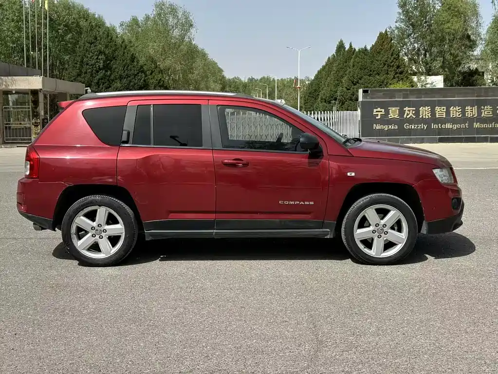 Jeep Compass 2012 — фото 11