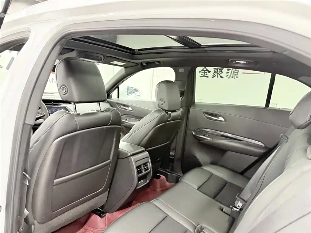 Cadillac XT4 2021 — фото 11