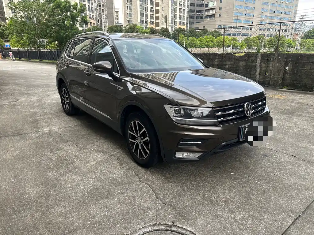 Volkswagen Tiguan L 2017 — фото 3